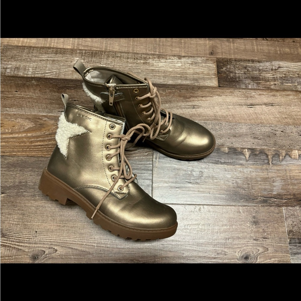 LN NWOT GEOX Gold Star Combat Girls Boots Furry Star 37 5